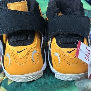 Nike Yellow and Black Velcro Sneakers